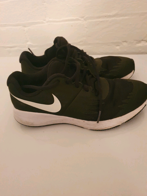 boys nike trainers size 5